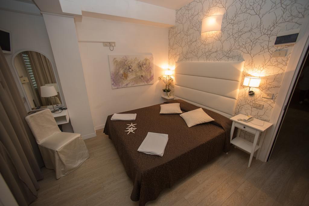 Hotel Ermeti B&B Brunch Riccione Eksteriør billede